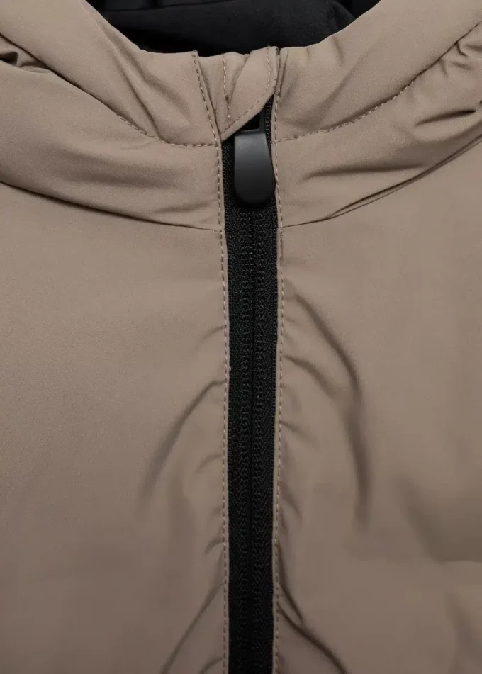 Langer, wattierter Anorak mit Kapuze Langer, wattierter Anorak mit Kapuze