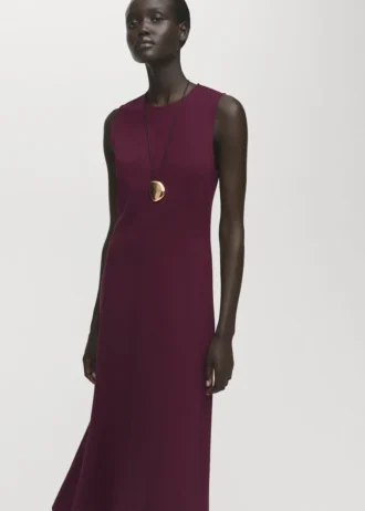 Langes ausgestelltes Kleid