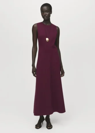 Langes ausgestelltes Kleid