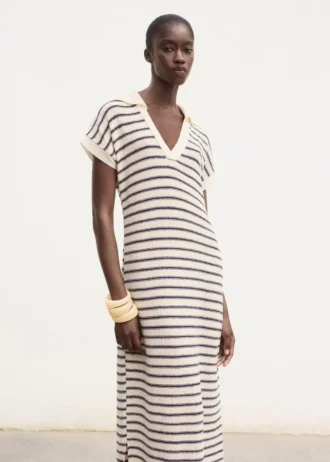 Langes gestreiftes Strickkleid