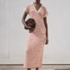 Langes gestreiftes Strickkleid Langes gestreiftes Strickkleid