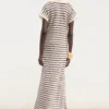 Langes gestreiftes Strickkleid Langes gestreiftes Strickkleid