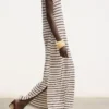 Langes gestreiftes Strickkleid Langes gestreiftes Strickkleid