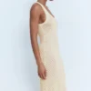 Langes Kleid aus Häkelstoff Langes Kleid aus Häkelstoff
