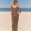 Langes Kleid aus Häkelstoff Langes Kleid aus Häkelstoff