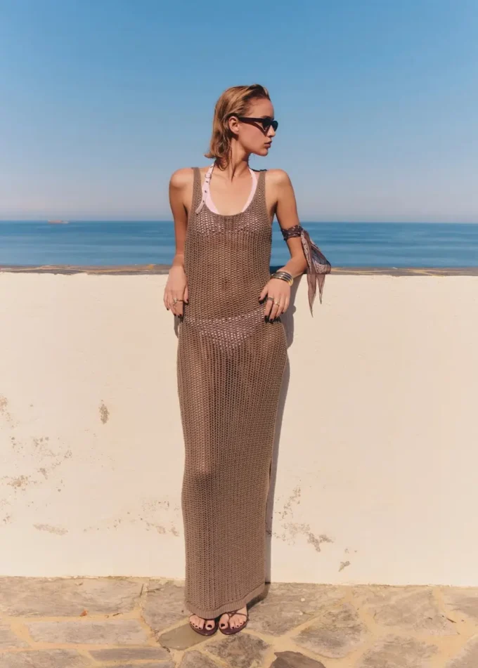 Langes Kleid aus Häkelstoff Langes Kleid aus Häkelstoff