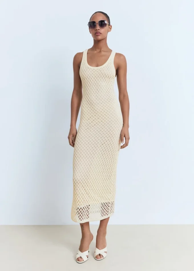 Langes Kleid aus Häkelstoff Langes Kleid aus Häkelstoff