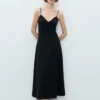 Langes Kleid mit Schleifenausschnitt Langes Kleid mit Schleifenausschnitt