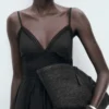 Langes Kleid mit Spitzendetails Langes Kleid mit Spitzendetails