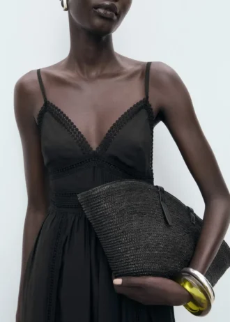 Langes Kleid mit Spitzendetails