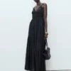 Langes Kleid mit Spitzendetails Langes Kleid mit Spitzendetails