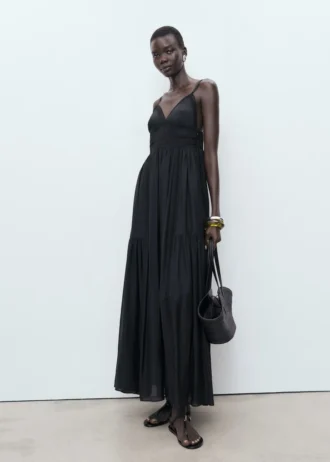 Langes Kleid mit Spitzendetails