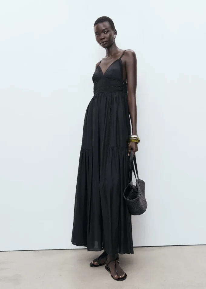 Langes Kleid mit Spitzendetails Langes Kleid mit Spitzendetails