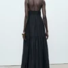 Langes Kleid mit Spitzendetails Langes Kleid mit Spitzendetails