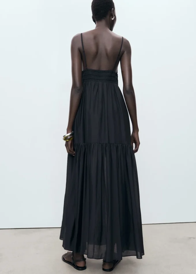 Langes Kleid mit Spitzendetails Langes Kleid mit Spitzendetails