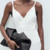 Langes Kleid mit V-Ausschnitt Langes Kleid mit V-Ausschnitt