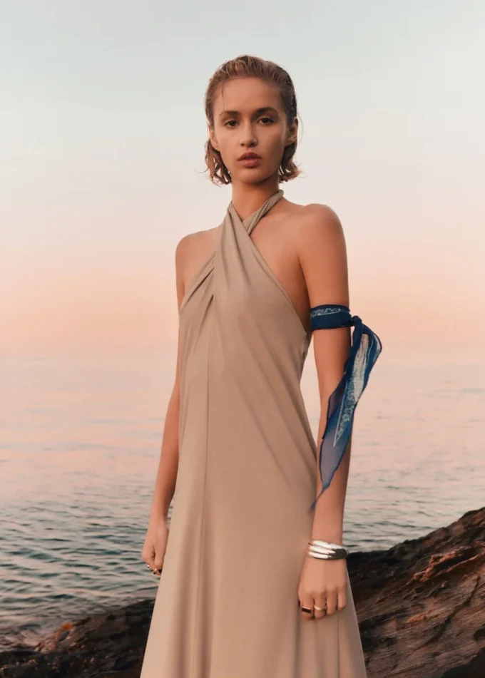 Langes Neckholder-Wickelkleid Langes Neckholder-Wickelkleid