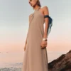 Langes Neckholder-Wickelkleid Langes Neckholder-Wickelkleid