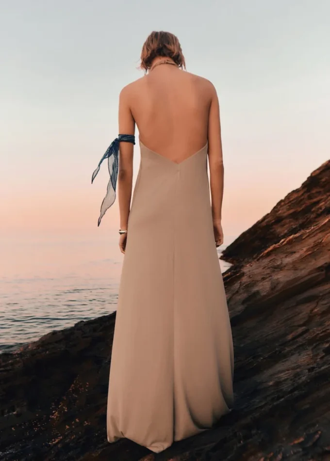 Langes Neckholder-Wickelkleid Langes Neckholder-Wickelkleid