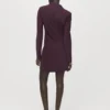 Langärmeliges Kleid mit drapiertem Ausschnitt Langärmeliges Kleid mit drapiertem Ausschnitt