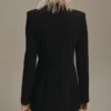 Langärmeliges Kleid mit drapiertem Ausschnitt Langärmeliges Kleid mit drapiertem Ausschnitt
