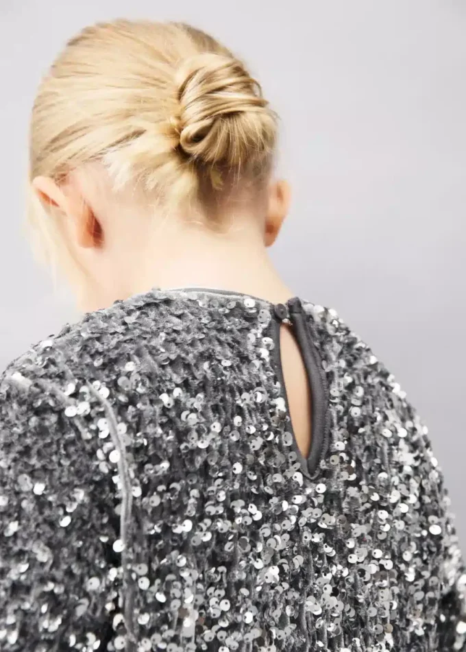 Langärmeliges Paillettenkleid Langärmeliges Paillettenkleid
