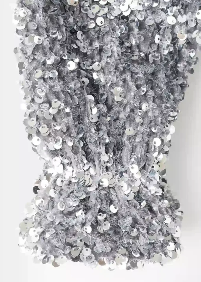Langärmeliges Paillettenkleid Langärmeliges Paillettenkleid