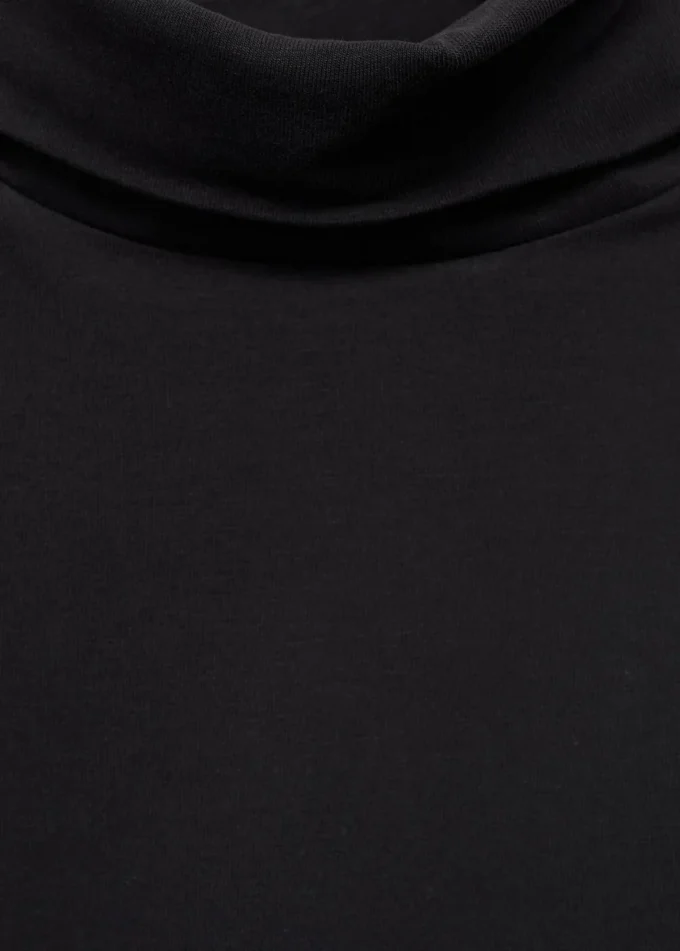 Langärmeliges T-Shirt mit Rollkragen Langärmeliges T-Shirt mit Rollkragen