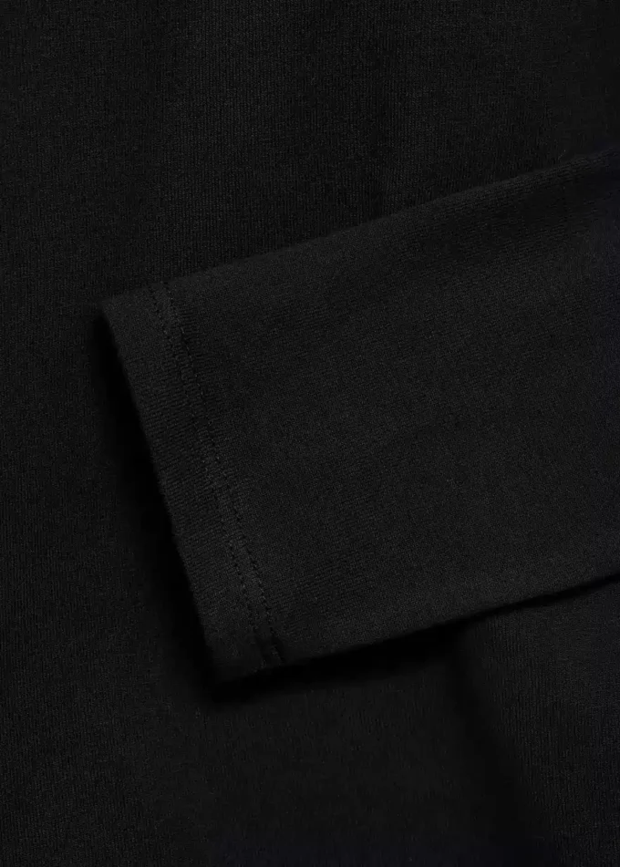 Langärmeliges T-Shirt mit Rollkragen Langärmeliges T-Shirt mit Rollkragen
