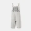 Latzhose mit gesticktem Besatz Latzhose mit gesticktem Besatz