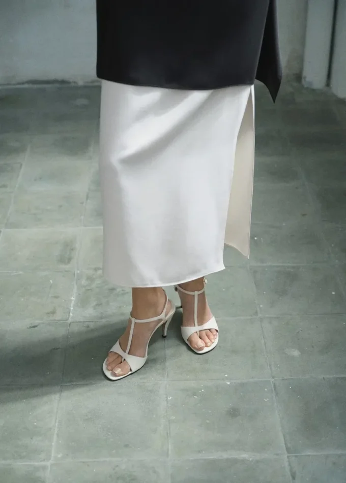 Leder-Sandalen mit Absatz und Riemchen Leder-Sandalen mit Absatz und Riemchen