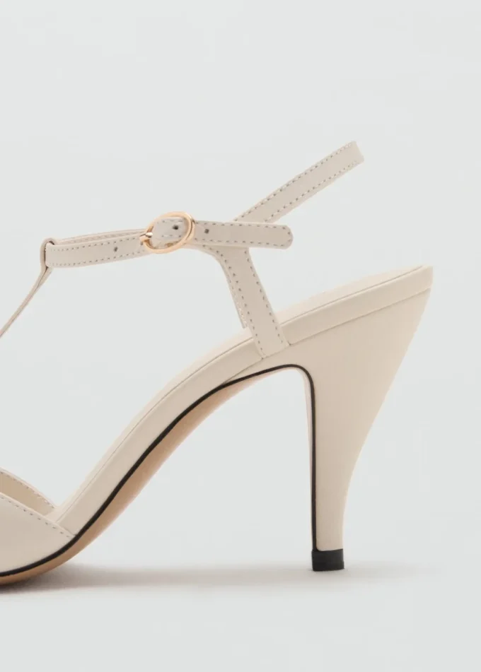 Leder-Sandalen mit Absatz und Riemchen Leder-Sandalen mit Absatz und Riemchen