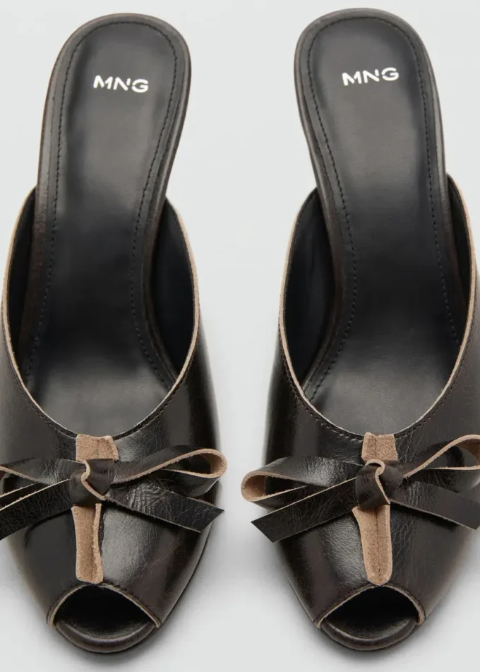 Leder-Sandalen mit hohem Absatz und Schleife
