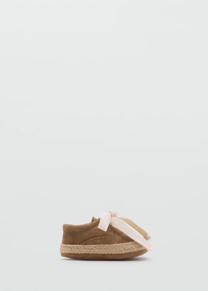 Leder-Schuh mit Schleife Leder-Schuh mit Schleife
