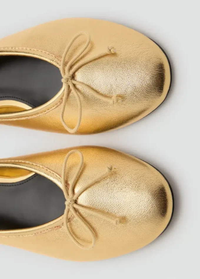 Lederballerinas mit Schleife