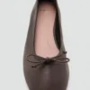 Lederballerinas mit Schleife