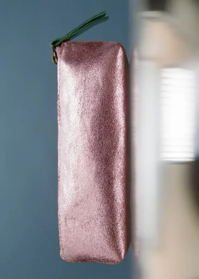 Lederbeutel mit Metallic-Effekt