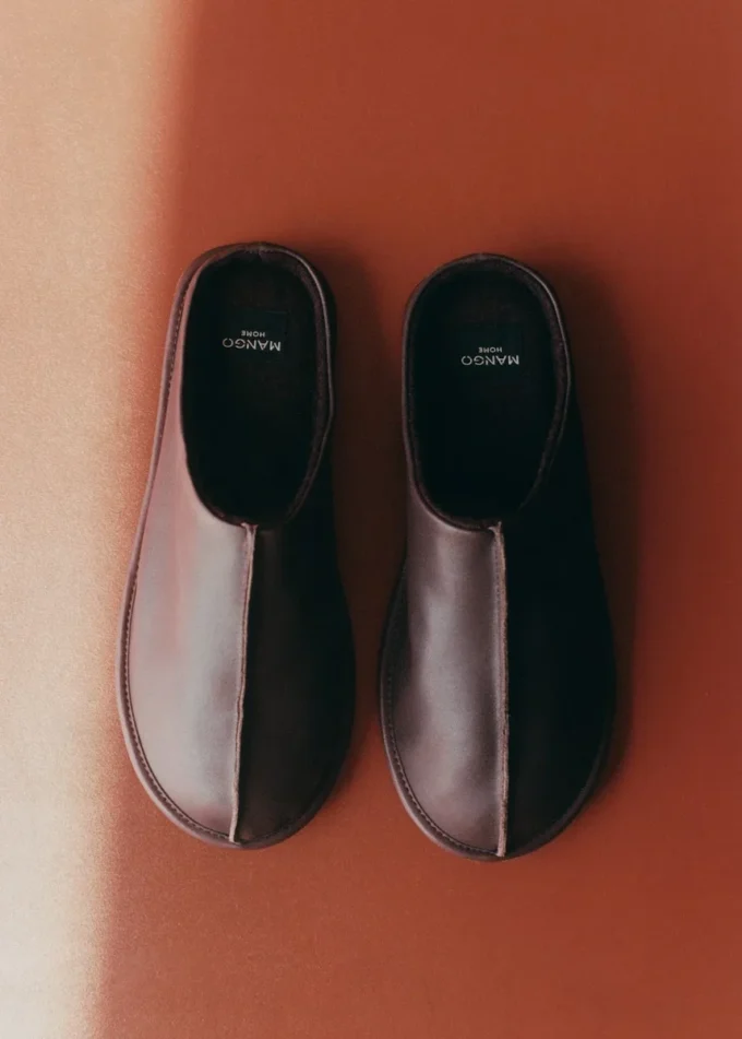 Lederclogs mit Ziernähten Lederclogs mit Ziernähten