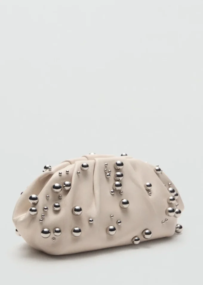 Lederhandtasche mit Kugeldetail Lederhandtasche mit Kugeldetail