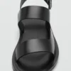 Ledersandalen mit Riemen Ledersandalen mit Riemen