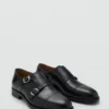 Lederschuhe mit doppelter Schnalle Lederschuhe mit doppelter Schnalle