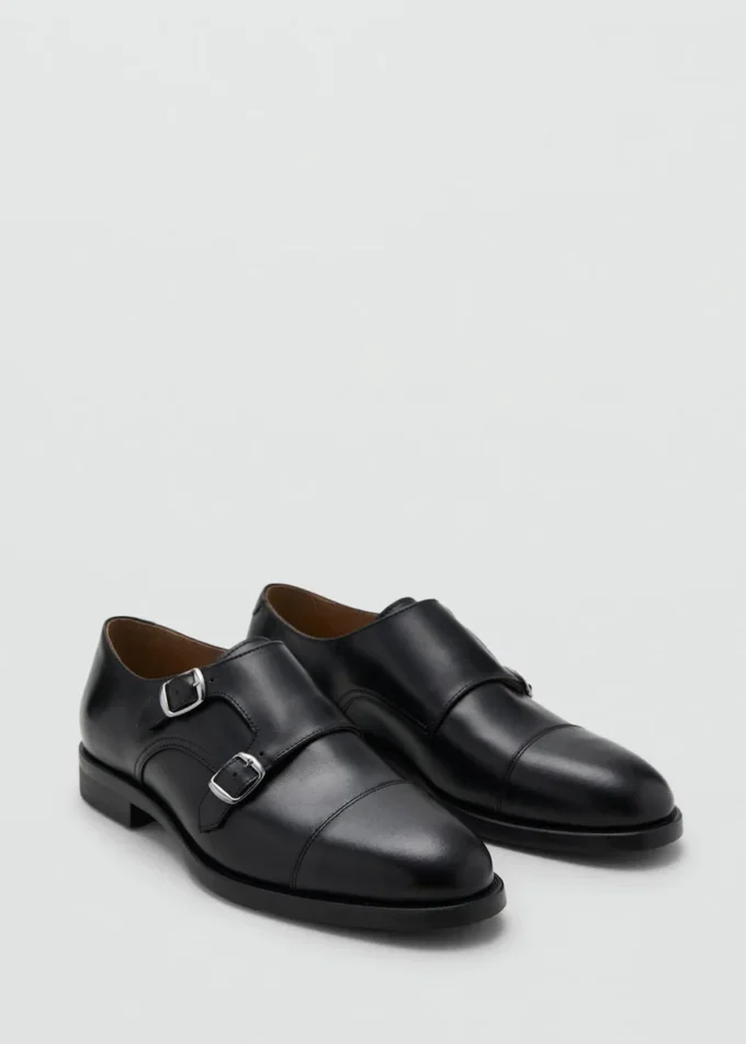 Lederschuhe mit doppelter Schnalle Lederschuhe mit doppelter Schnalle