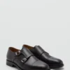 Lederschuhe mit doppelter Schnalle Lederschuhe mit doppelter Schnalle