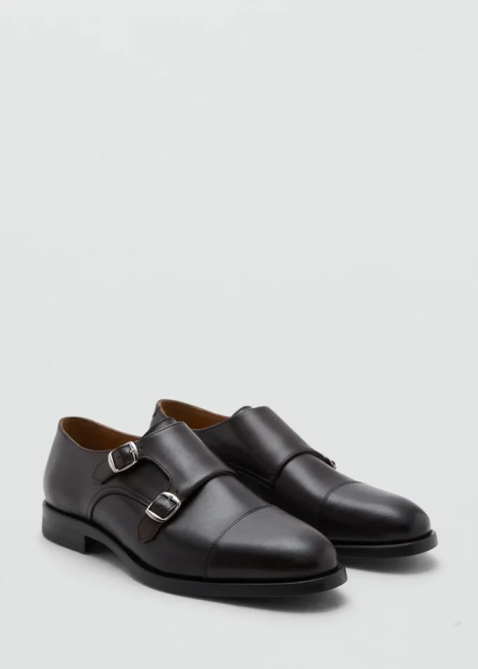 Lederschuhe mit doppelter Schnalle Lederschuhe mit doppelter Schnalle