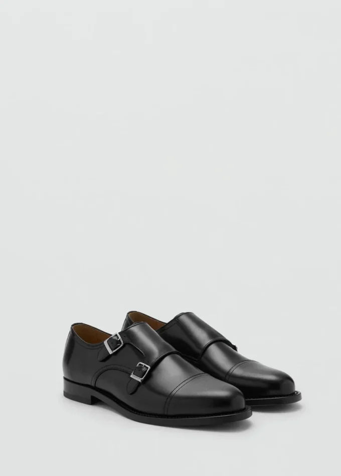 Lederschuhe mit doppelter Schnalle Lederschuhe mit doppelter Schnalle