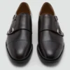 Lederschuhe mit doppelter Schnalle Lederschuhe mit doppelter Schnalle