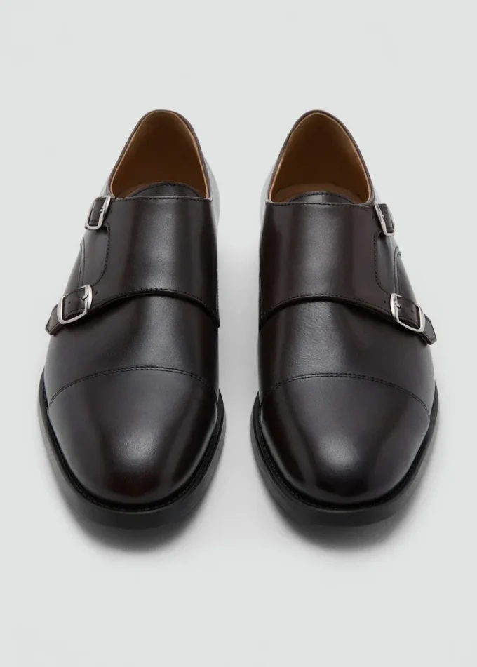 Lederschuhe mit doppelter Schnalle Lederschuhe mit doppelter Schnalle