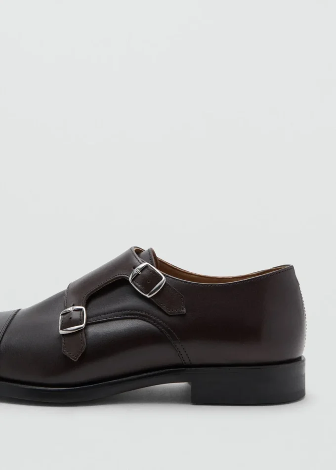 Lederschuhe mit doppelter Schnalle Lederschuhe mit doppelter Schnalle