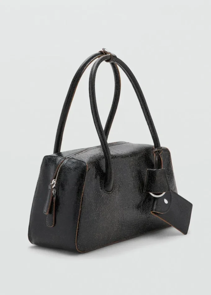 Lederschultertasche mit Anhängern