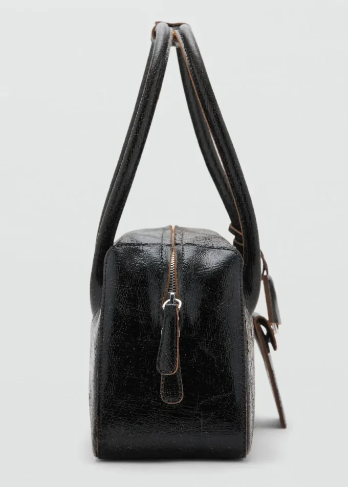 Lederschultertasche mit Anhängern